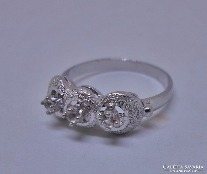 Very nice silver ring with white stones