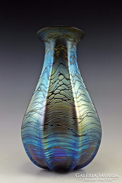 Csodálatos keleties formavilágú szecessziós, fújt irizáló üvegváza 28 cm