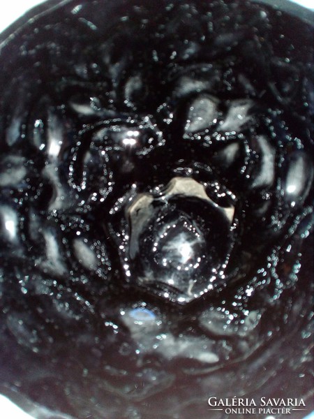 Szecessziós kézzel készített dombor obszidián fekete üveg váza lombos fa és madár mintával