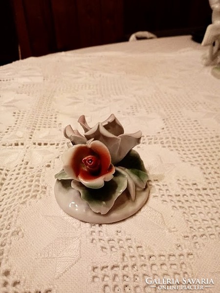 Jelzett porcelán rózsa