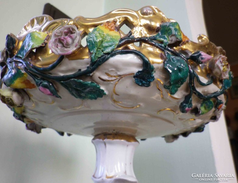 Porcelán kínáló az 1800-as évekből