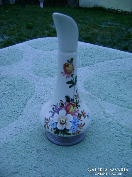 Francia majolika fémtalpas váza