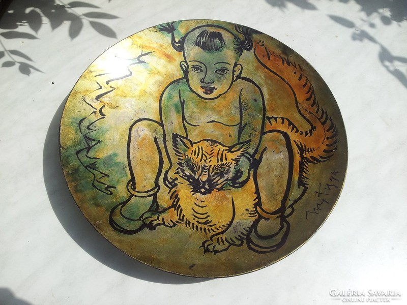Vietnamese lacquer bowl with a little girl