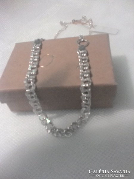 Silver necklace (necklace)