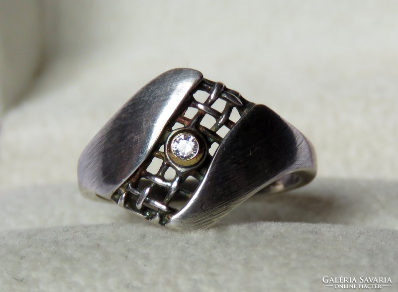 Mutatós régi designer ezüst gyűrű cirkóniával