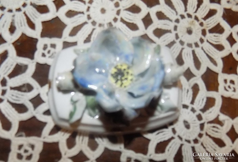 Porcelán virág