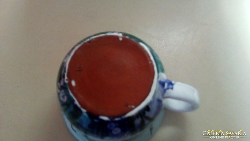 Egyedi békás kerámia csésze, belsejében egy 3 D-s béka készül ugrani, átmérője 11 cm, 7 cm magas