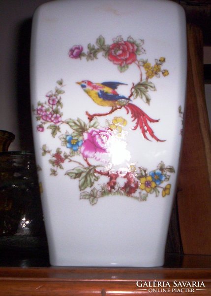 Porcelain vase with birds of Paradise from Hóllóháza xxx