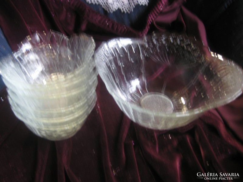 Üveg desszertes készlet   70 es évekből , tál 23 cm  , kínálók  13 cm