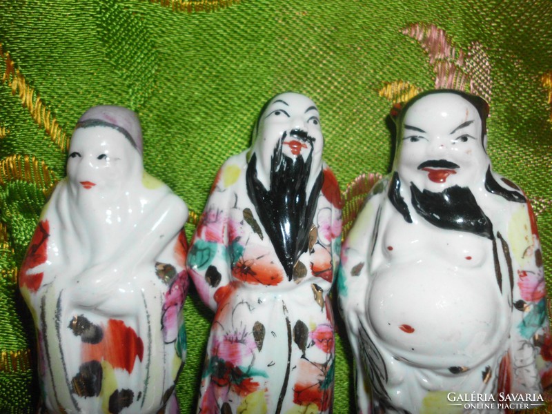 6 Pieces of hand-painted oriental porcelain figurine.