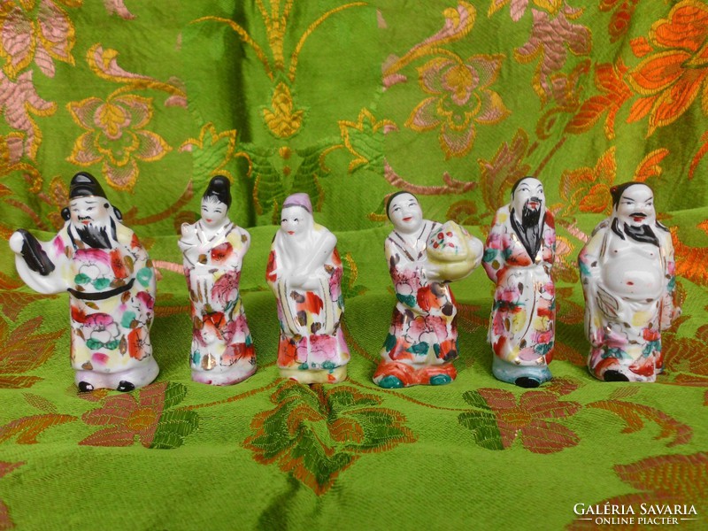 6 Pieces of hand-painted oriental porcelain figurine.