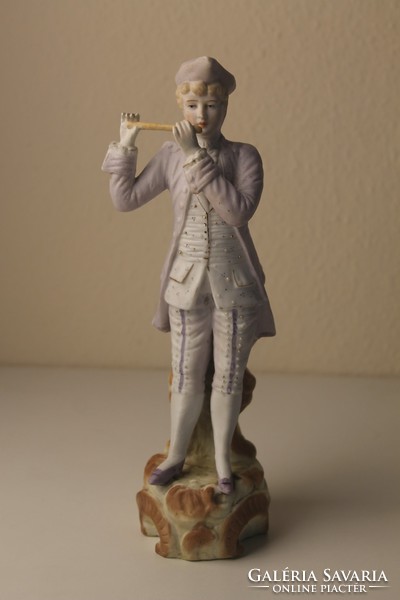 Biszkvit (bisquit) porcelán fuvolázó fiú szobor