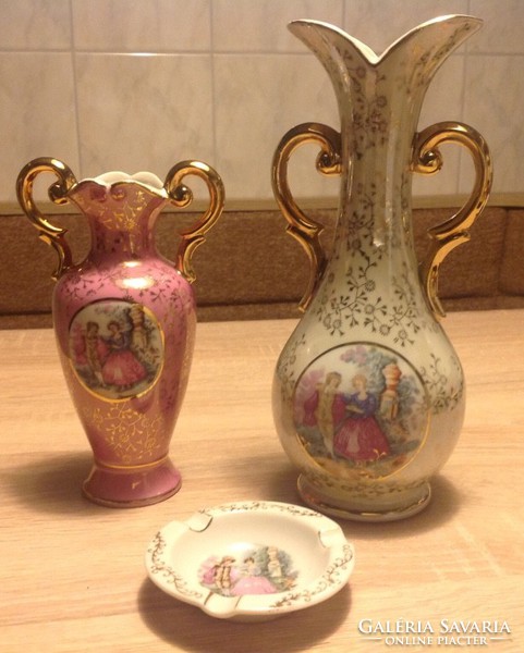 Dúsan aranyozott vázák és hamutál azonos motívummal