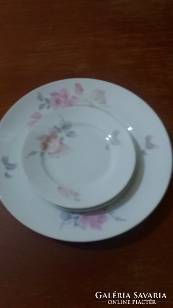 Porcelán kínáló tál 3 kis tányérral