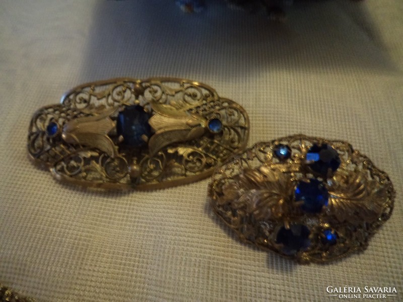 Antique filigree brooch with beautiful flawless stones