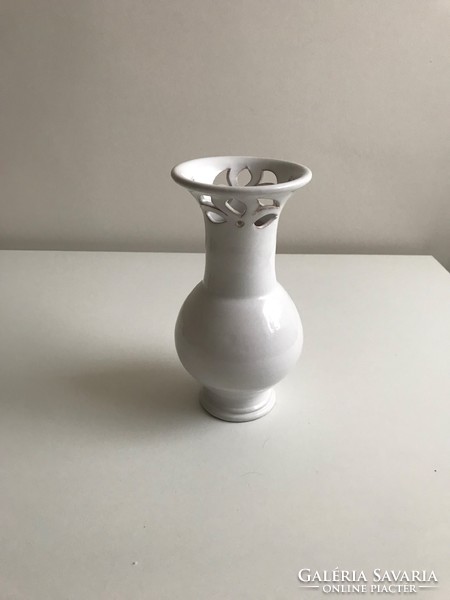 Fehér színű kerámia váza 20 cm