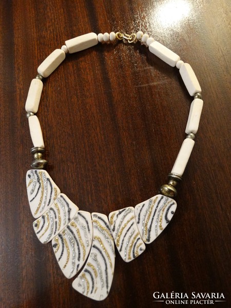 Retro ceramic necklace with gold and silver decoration