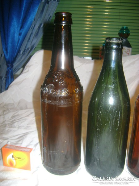 Négy darab retro sörös üveg