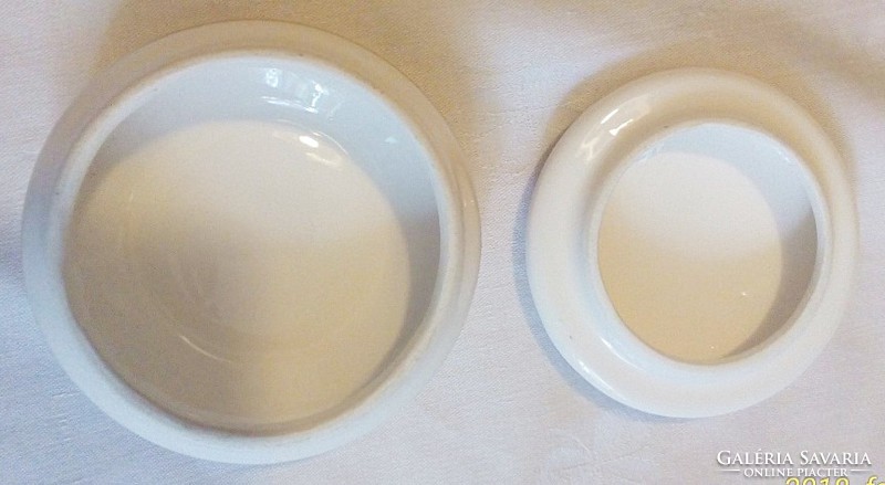 Porcelain small bonbonier, crease holder, cup, diameter 8 cm, height 3.5 cm