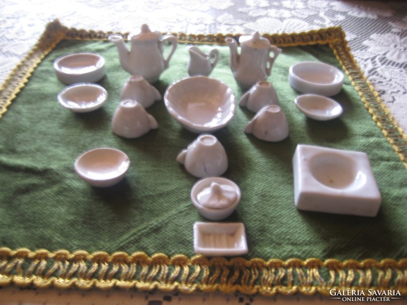 Mini doll service, made of porcelain, 19 pieces