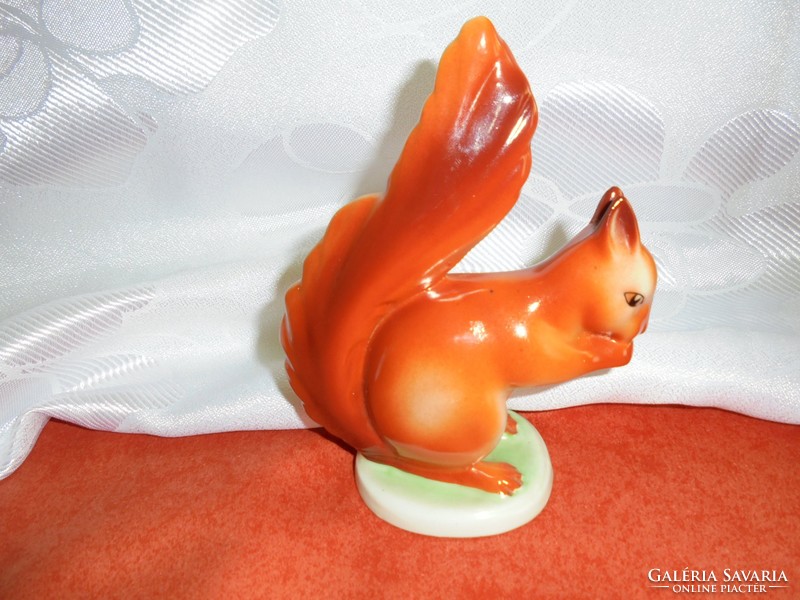 Hollóházi porcelán mókus figura