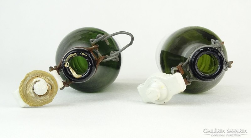 0P939 Régi kisméretű zöld csatos üveg pár