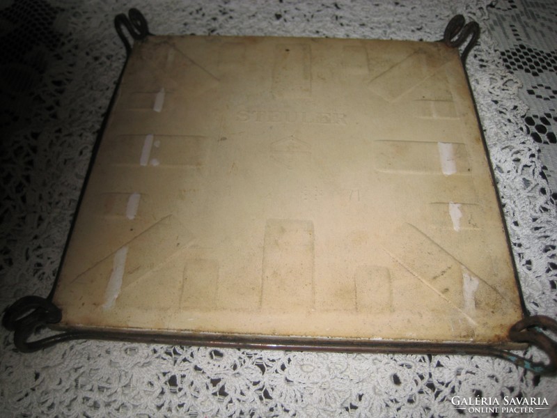 Antik  díszcsempe ,  asztali alátétként   fém kerettel  STEULER   15,5 x 15,5 cm