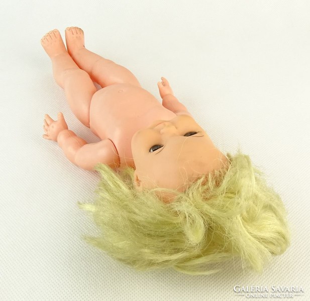 0Q198 Retro alvós szőke műanyag baba