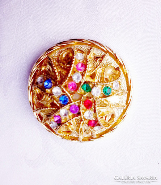 Fire-plated brooch adorned with colored stones