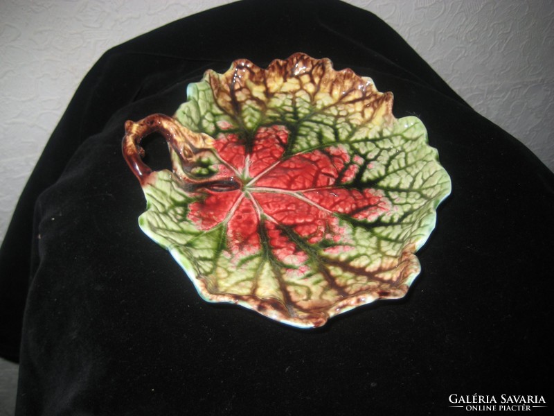 Villeroy-boch-schramberg, majolica, autumn grape leaf, marked, perfect 18 x 15 cm