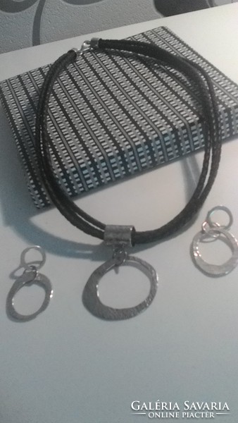 Silver necklace (neck blue) and earrings (silpada)
