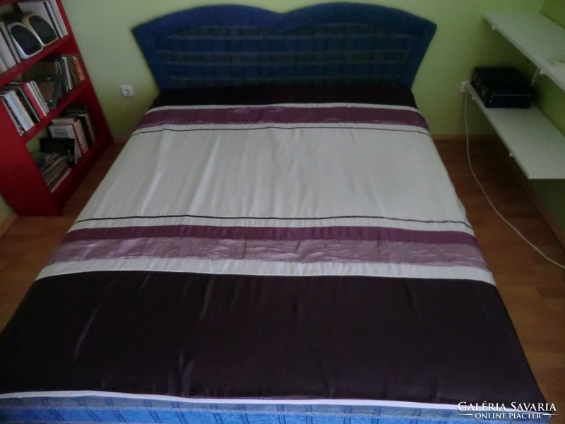 Elegant and special bedspread in white and purple combination 190x190 cm bedding