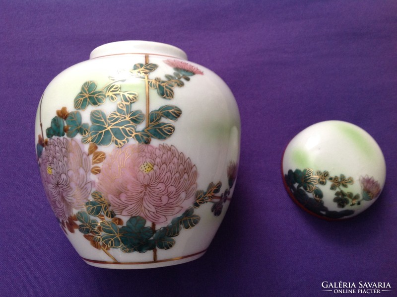 Fedeles japán váza, kézzel festett