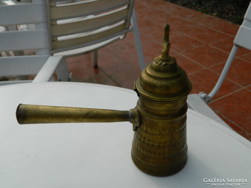 Kézzel kalapált és gravírozott antik török kávékiöntő - réz kiöntő