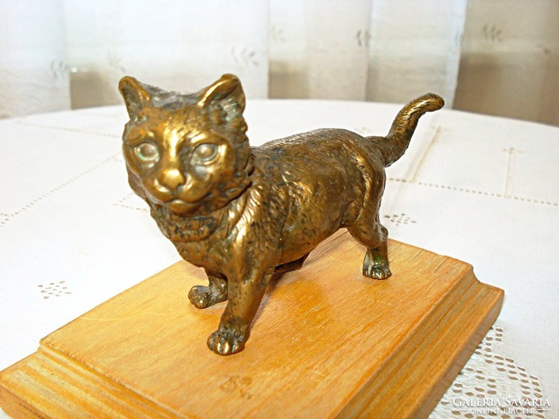 Macska, bronz kisplasztika