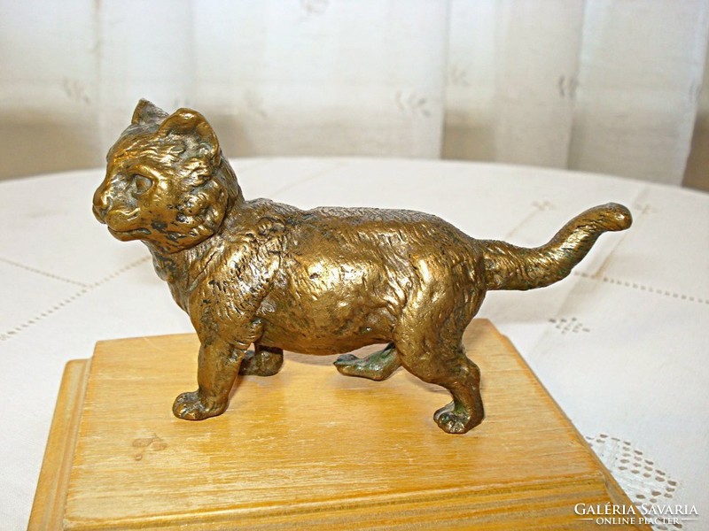 Macska, bronz kisplasztika