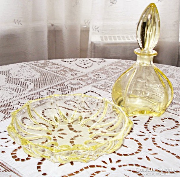 Art-deco, uránsárga  ékszertartó tálka és parfümös üveg