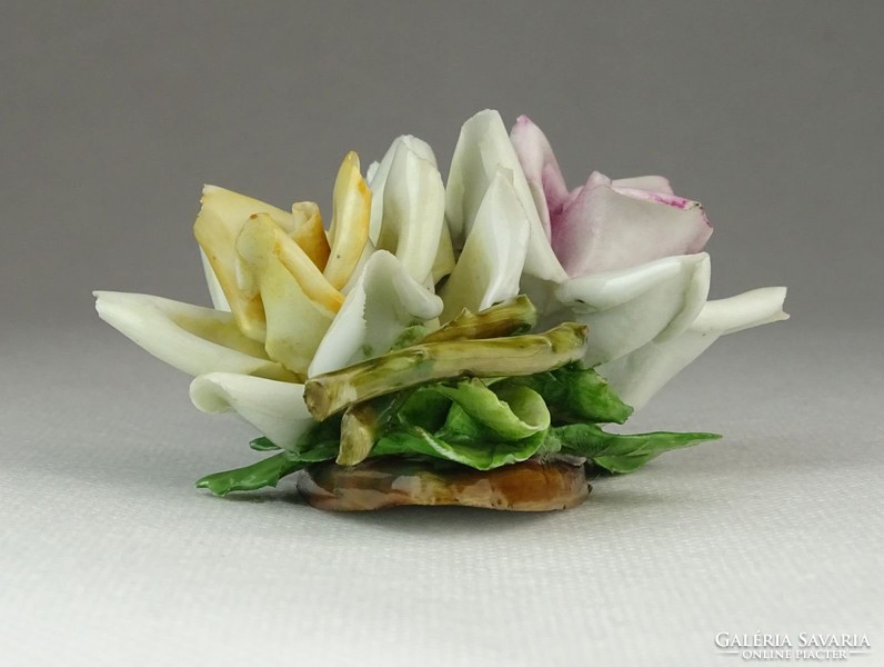0P950 Régi jelzett porcelán virág