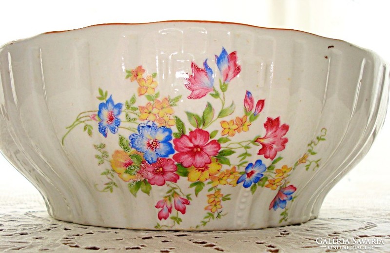 Zsolnay komatál, patty bowl with a bouquet pattern from the hungária series