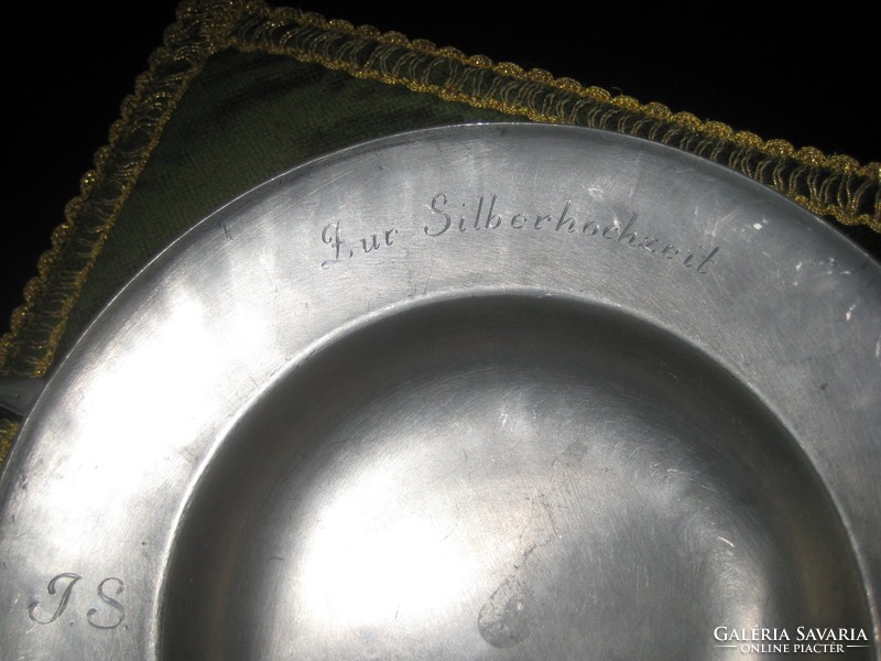 Ón  tál ,  füles , vésett ,   " Zur  Silberhohzeit    "   / Ezüstlakodalomra /  23 cm , jelzett