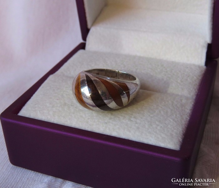 Special handcrafted silver ring with amber