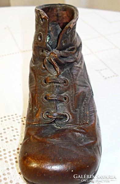 Bronz- bőr magas szárú cipőcskék a XIX. század végéről