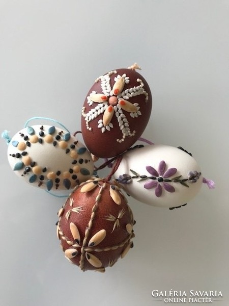 Húsvéti hímes tojás magokkal díszítve, népi iparművész munkái