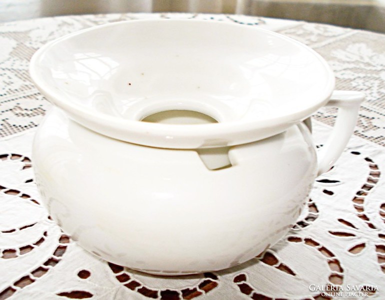 Régi ezüstözött alpakka teaszűrő és porcelán csepegtetőtál