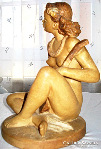 Tahitian girl - careful ceramic figurine