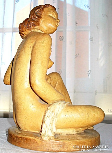 Tahitian girl - careful ceramic figurine