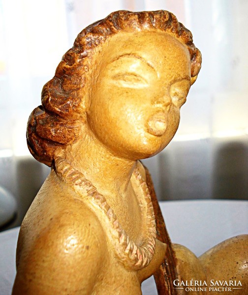 Tahiti lány - Gondos kerámia figura
