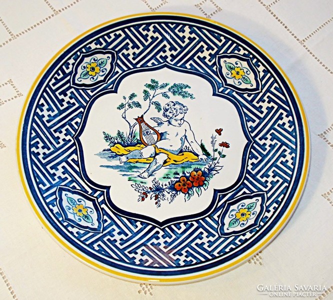 Zenélő puttóval /angyallal/ díszített, kézzel festett fali tányér (Villeroy & Boch)