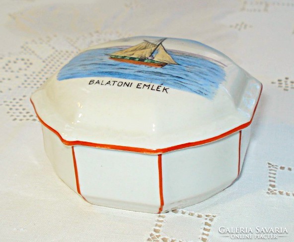 Zsolnay, kézzel festett, nyolcszögletű doboz Balaton dekorral