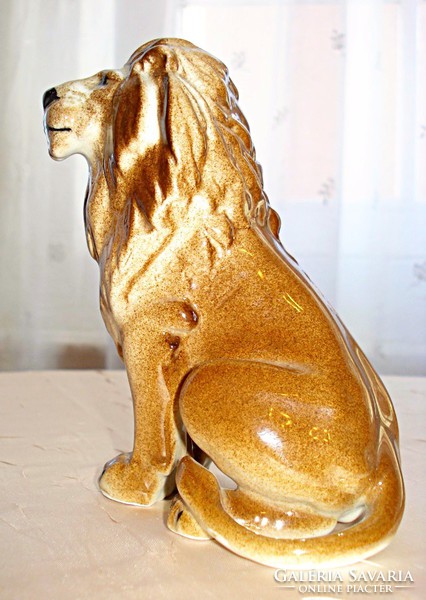 Zsolnay porcelán oroszlán
